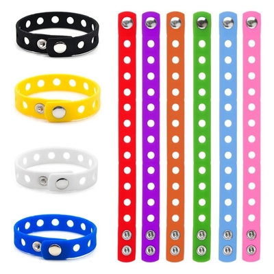 18 cm langes Silikonsportarmband mit Formservice und individueller Verzierung