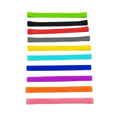 Farbenfrohe Stretch-Gummi-Strandhandtücher für Liegestühle auf Strandpool-Kreuzfahrtsesseln