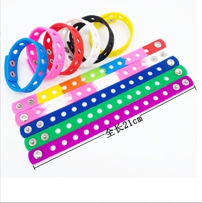 Personalisiertes Silikon Gummi Armband Armband mit Löchern Anpassbar und langlebig