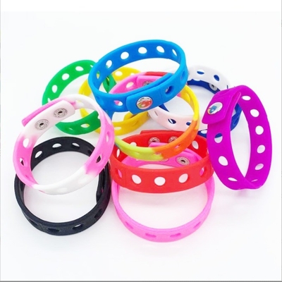 Personalisiertes Silikon Gummi Armband Armband mit Löchern Anpassbar und langlebig