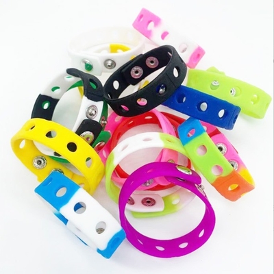 Personalisiertes Silikon Gummi Armband Armband mit Löchern Anpassbar und langlebig