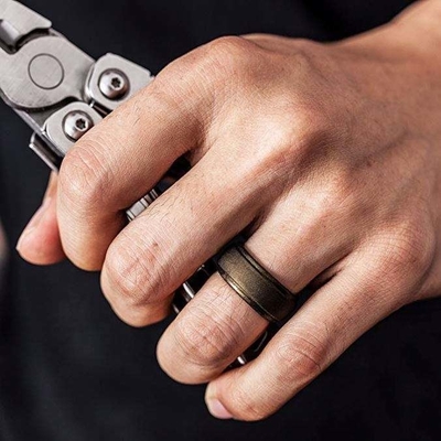 Silikon-Hochzeitsring für Männer Schritt Edge Schlankes Design 4 Packungen Singles Formen Service