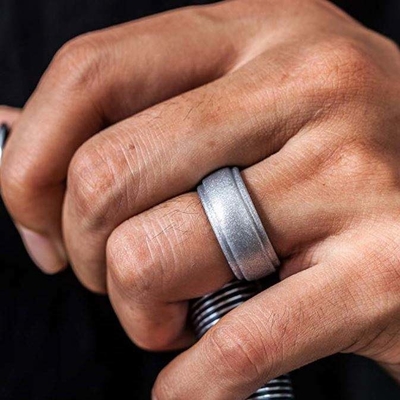 Silikon-Hochzeitsring für Männer Schritt Edge Schlankes Design 4 Packungen Singles Formen Service