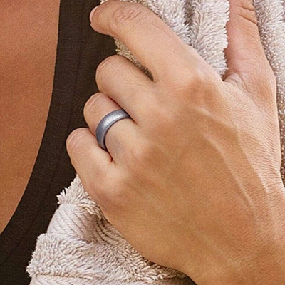 Flexible Finger Ring Metallische Silikon Hochzeitsringe mit Formen