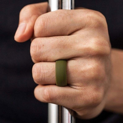 Custom Design Öko-freundliche Silikon Gummi Finger Ring Flexible und langlebige Hochzeitsband