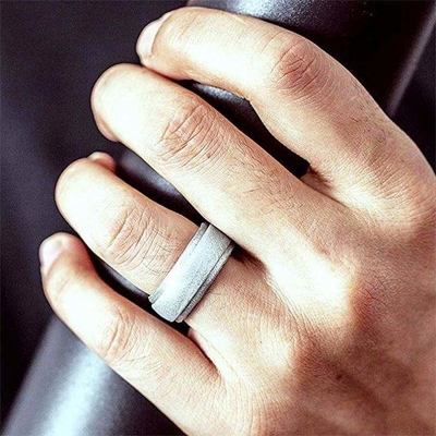 Silikon-Hochzeitsring für Männer 4 Packungen Single Step Edge Schlankes Design Metall Schwarz und Camo