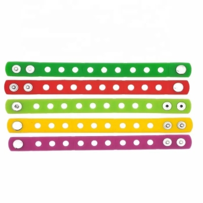 18 cm langes Silikonsportarmband mit Formservice und individueller Verzierung