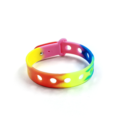 Mehrfarbiges Silikon-Armband für Kinder mit Löchern