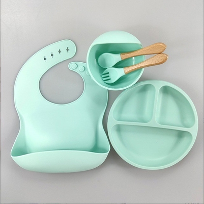 5 Stück umweltfreundliches Baby-Fütterungs-Set Silikon-Saugschalen Platten Löffel Gabel Bib für Kleinkinder