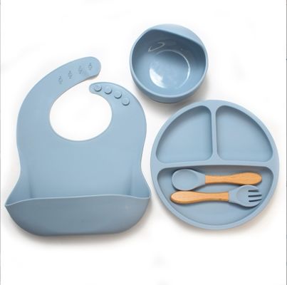 Silikonschale und Löffel für das Füttern von Babys